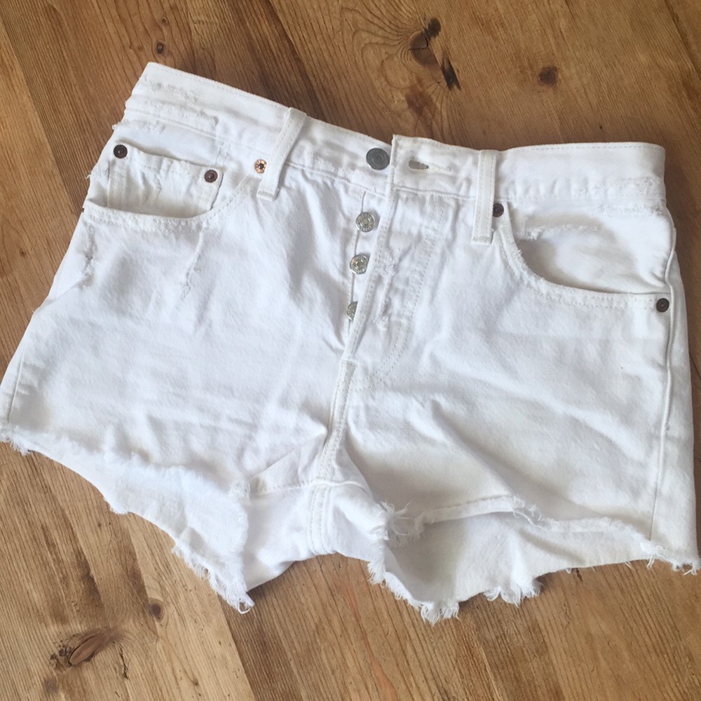 Levi’s 501 short size 26 white.  Worn once.